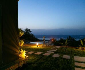 B105 - Göl Manzaralı