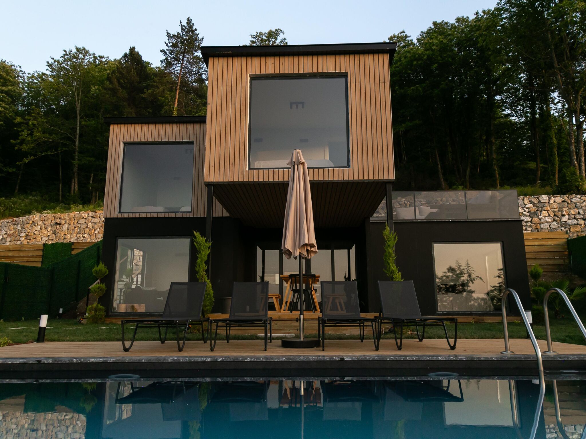 B105 - Göl Manzaralı